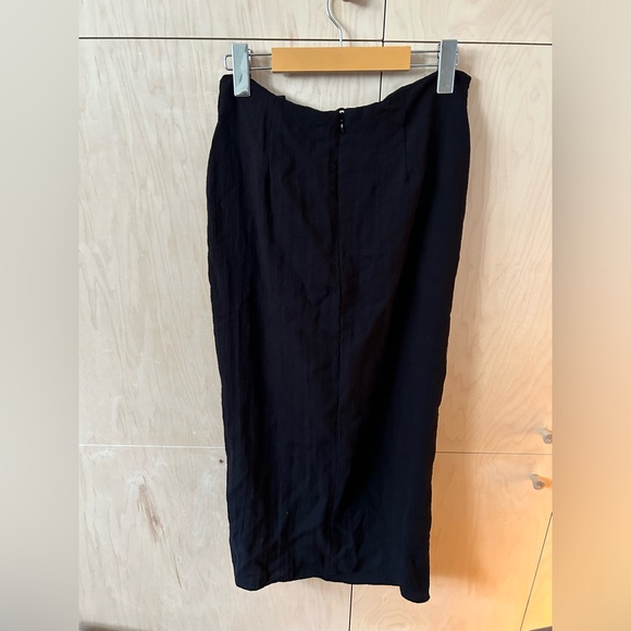 Black Twist Knot Skirt With Slit - Picture 3 of 5